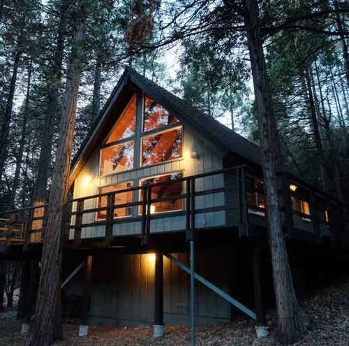 Trout River Cabin - Cozy Quiet Peaceful Retreat