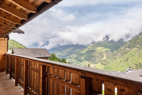 Ferienwohnung 'Mountainfarm Innertrein Natur' mit Bergblick, Gemeinschaftsgarten und Wi-Fi