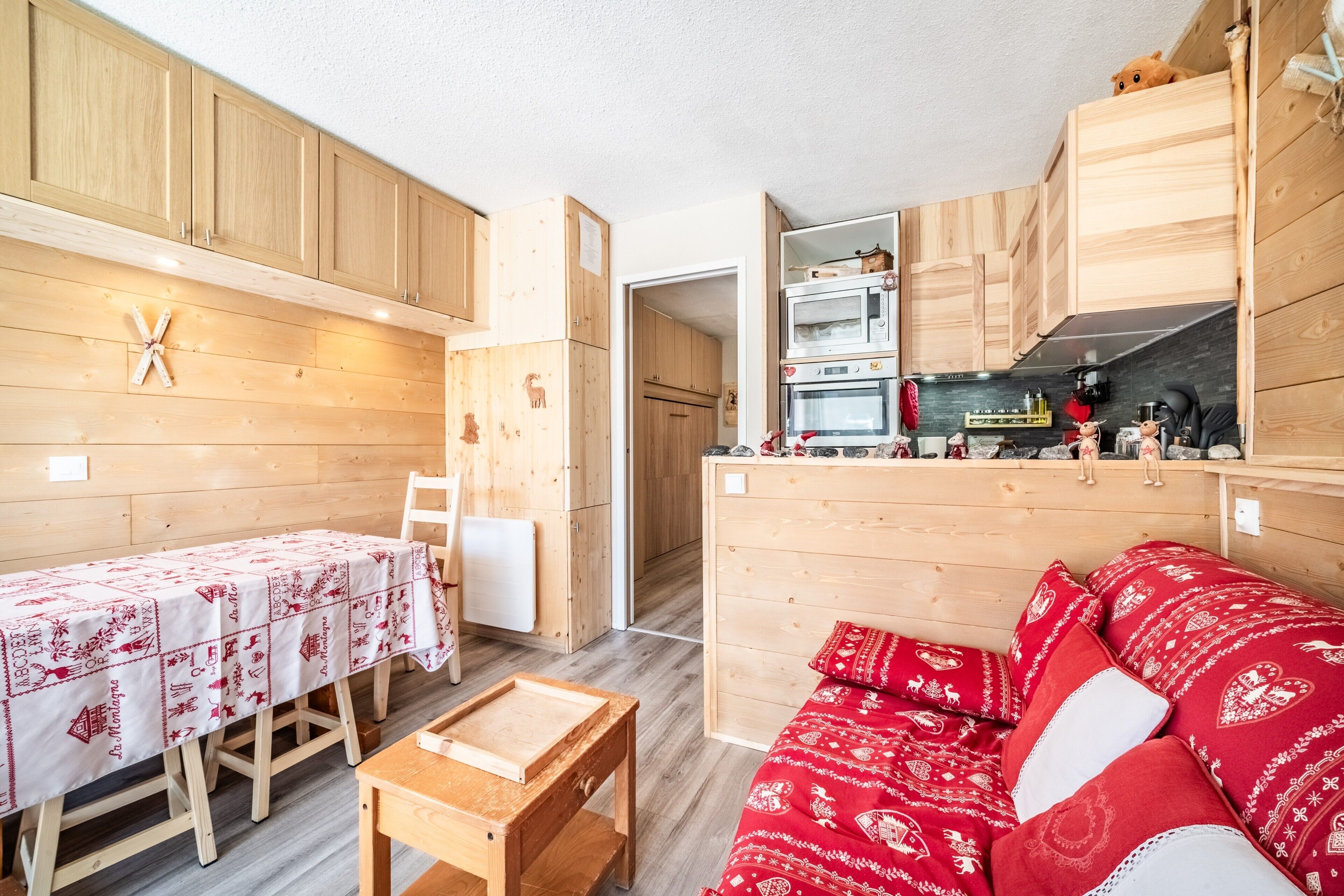 TV, DVD-spiller og bordtennis