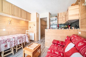 TV, DVD-spiller og bordtennis