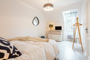 2 bedrooms, bed sheets