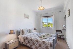 3 bedrooms, iron/ironing board, free WiFi, bed sheets - Villa 'Alto do Perogil Pool' with Mountain View, Wi-Fi, and Air Conditioning (Tavira)