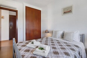 3 bedrooms, iron/ironing board, free WiFi, bed sheets - Villa 'Alto do Perogil Pool' with Mountain View, Wi-Fi, and Air Conditioning (Tavira)