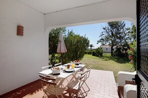 تناول الطعام بالخارج