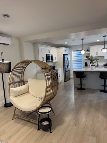 New Luxury 4-Bedroom Getaway, St. John's| 3.5 Bath| Free Parking| Private Patio
