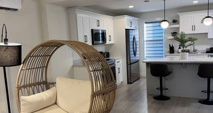 New Luxury 4-Bedroom Getaway, St. John's| 3.5 Bath| Free Parking| Private Patio