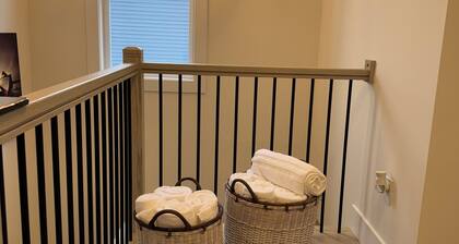 New Luxury 4-Bedroom Getaway in St. John's| Free Parking| Private Patio
