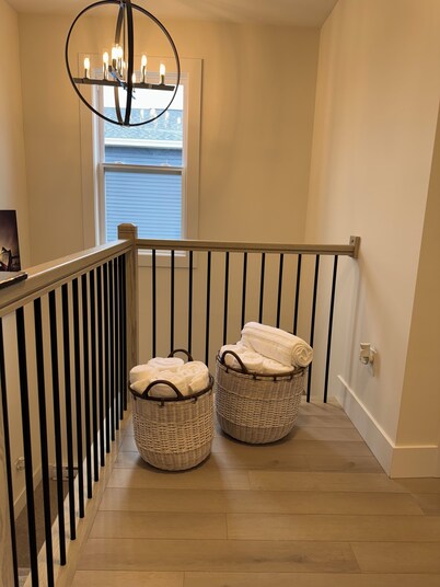 New Luxury 4-Bedroom Getaway, St. John's| 3.5 Bath| Free Parking| Private Patio