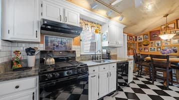 Fridge, oven, dishwasher, coffee/tea maker