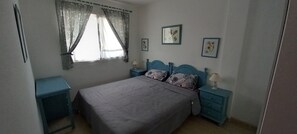 2 bedrooms, iron/ironing board, travel cot, free WiFi