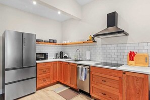 Fridge, microwave, stovetop, dishwasher - Luxury Suite | Walk to Commons | Free Parking | NY (Ithaca)