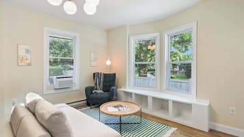 テレビ、書庫、書斎 / ワークスペース