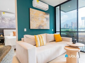 Exclusive Loft | Living area | 55-inch Smart TV with cable channels, fireplace, heated floors - Grand By Jalo (Medellín)
