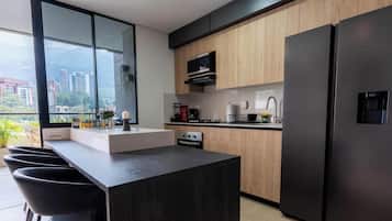 Exclusive Loft | Private kitchen | Electric kettle, dining tables