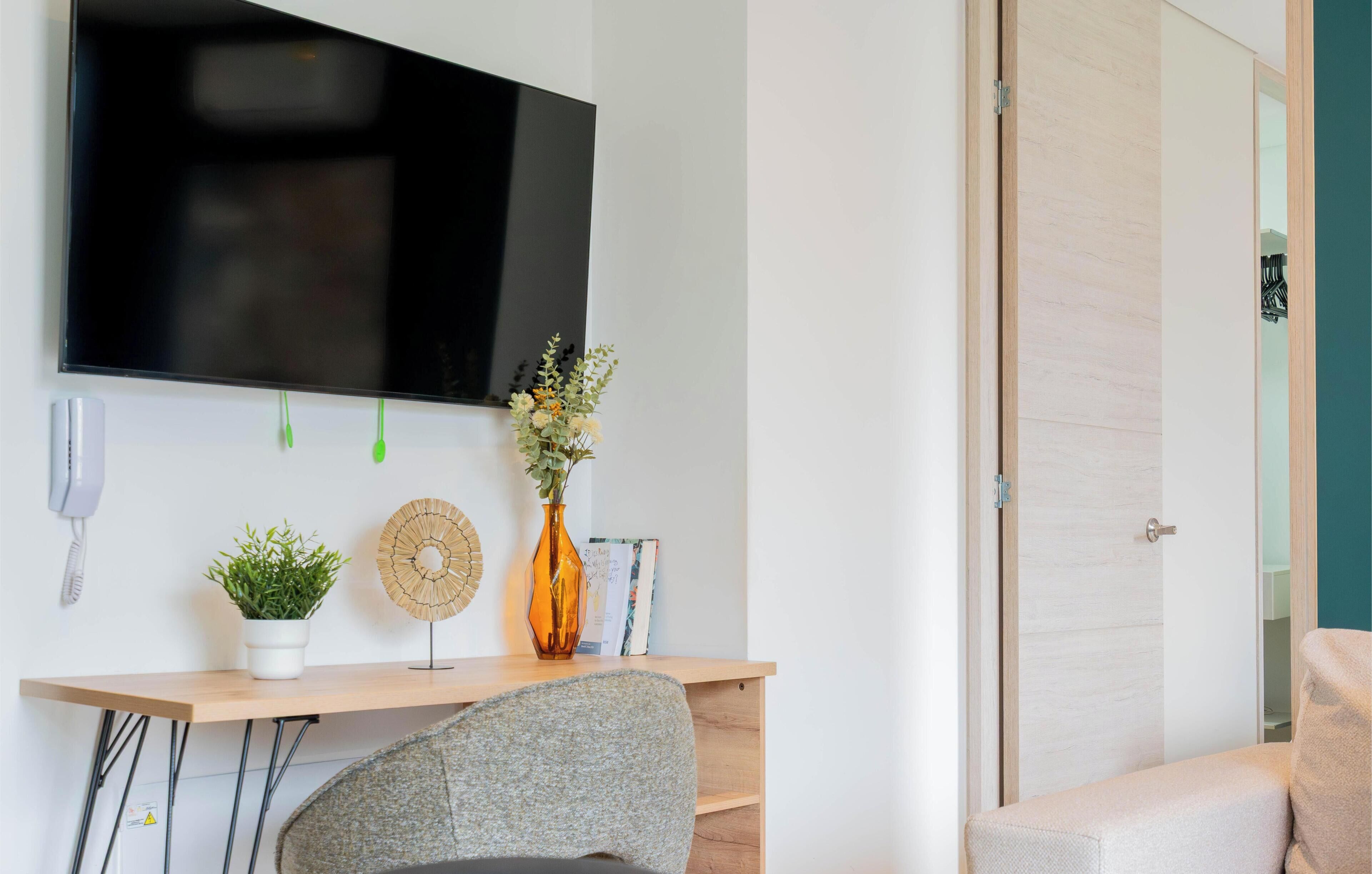 Exclusive Loft | Ruang tamu | 55 inci sebuah televisyen pintar dengan kabel, pendiangan 