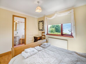 3 bedrooms, free WiFi, bed sheets - 3 bedroom accommodation in Lamlash (Lamlash)