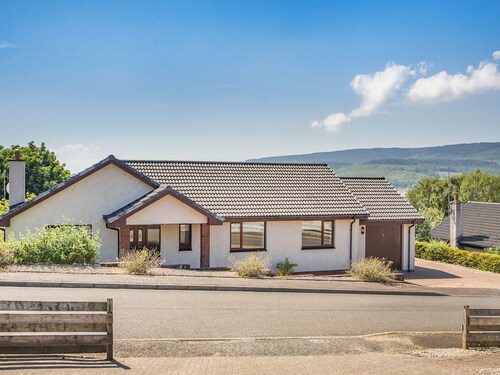 3 bedroom accommodation in Lamlash