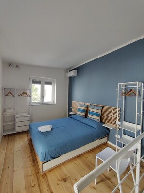 2 bedrooms, iron/ironing board, travel cot, free WiFi