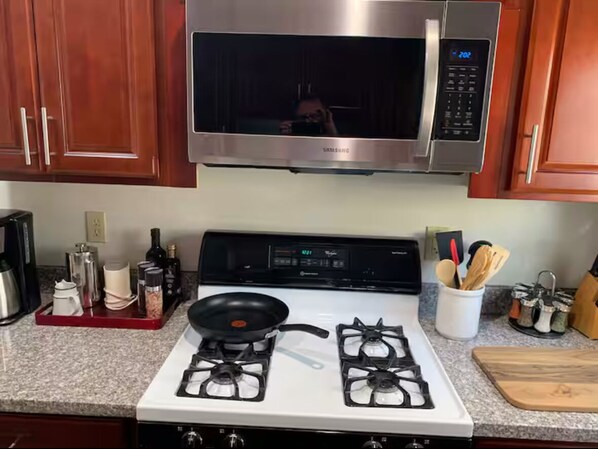 Microondas, horno y parrilla de estufa 