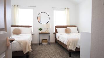 3 bedrooms, iron/ironing board, WiFi, bed sheets