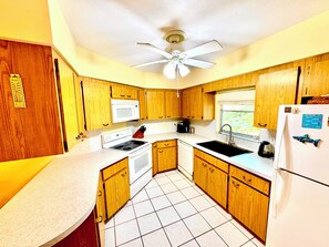 Micro-ondas, fogão, cooktop, lava-louças