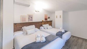 7 bedrooms, travel crib, WiFi - El Real de Magiaza Riogordo by Ruralidays (Málaga)