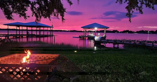 Lakeside Lily Pad - Cozy Retreat w/ Hot Tub on Lake Francis