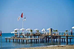 Platja privada a prop i voleibol de platja 