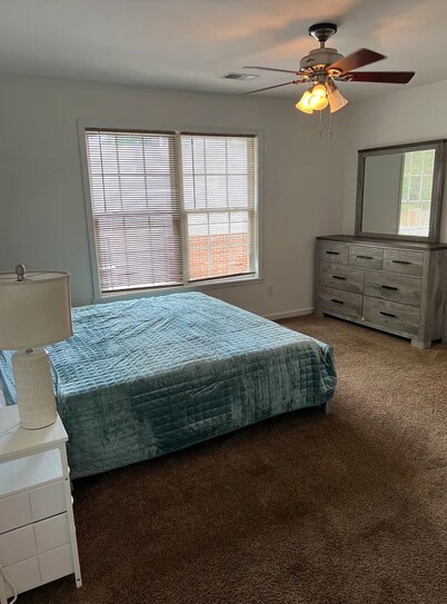 Charming 2-bedroom townhome with WiFi, AC in Lexington