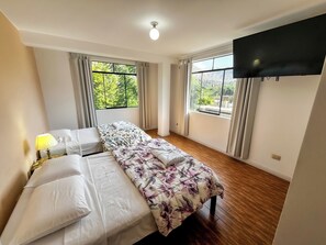 6 Schlafzimmer, Schreibtisch, kostenloses WLAN, Bettwäsche