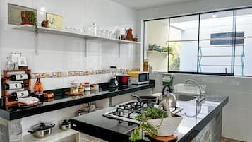 Kühlschrank, Mikrowelle, Geschirrspüler