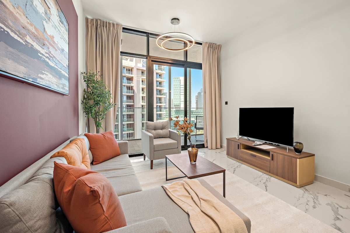 Departamento exclusivo | Área de sala de estar | Smart TV de 50 pulgadas con canales digitales