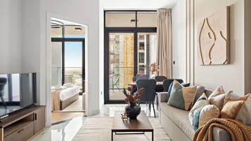 Comfort-Apartment | Wohnbereich | 50-Zoll-Smart-TV mit Digitalempfang