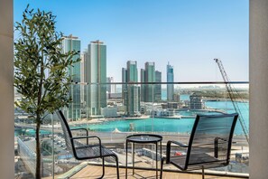 Exclusive Apartment | Balcony - Silkhaus Al Maryah Vista 1 (Abu Dhabi)