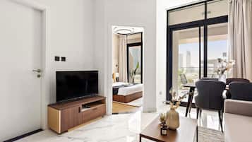 Senior-Apartment | Wohnbereich | 50-Zoll-Smart-TV mit Digitalempfang