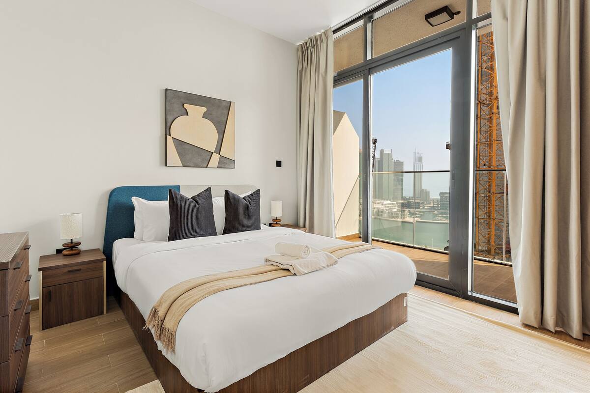 Luxury Apartment | Egyptian cotton sheets, premium bedding, memory-foam beds, in-room safe
