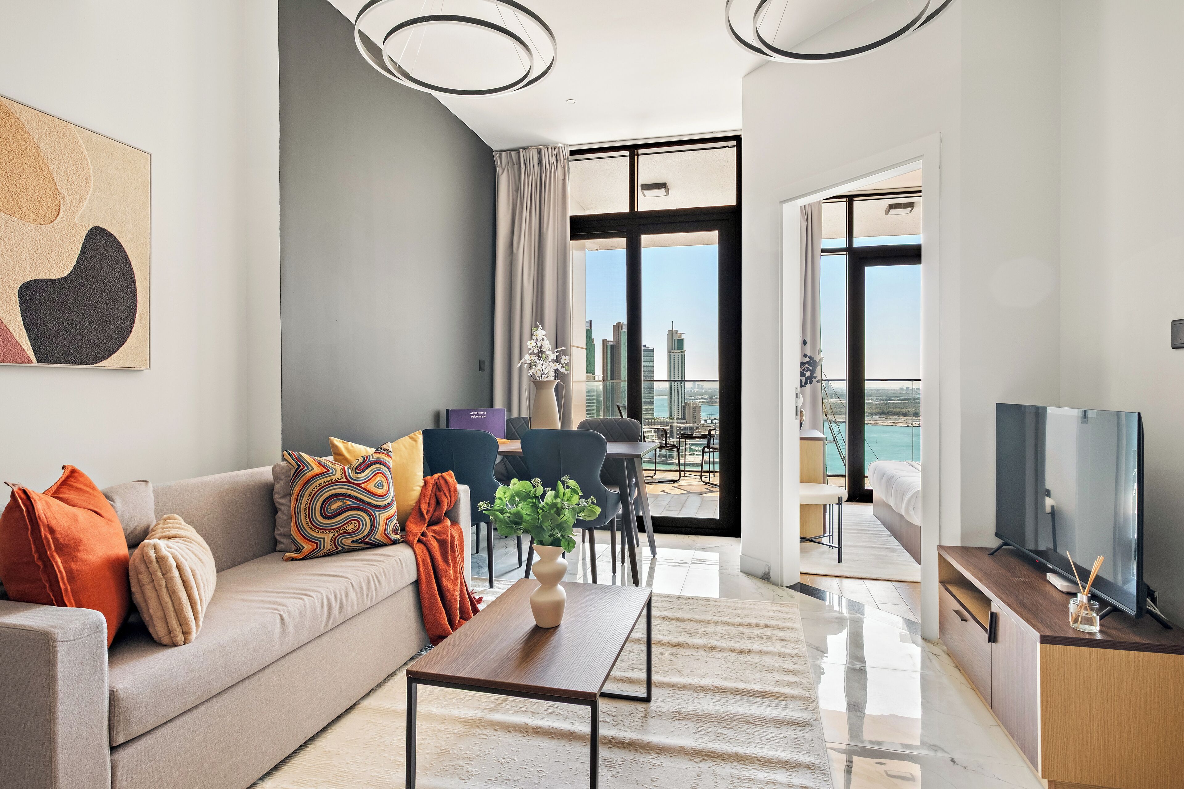 Exclusive Apartment | Ruang tamu | 50 inci sebuah televisyen pintar dengan digital 