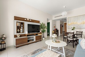Appartement Standard, vue ville | Coin séjour | TV connectée