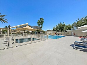 Outdoor pool - Silkhaus Springs 7 (Dubai)