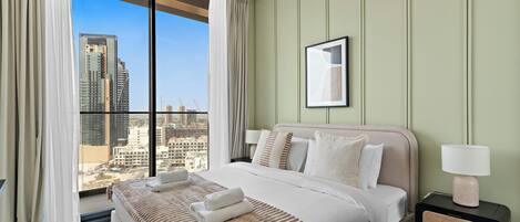 Apartamento superior, balcón, vistas a la ciudad | Sábanas de algodón egipcio y ropa de cama de alta calidad