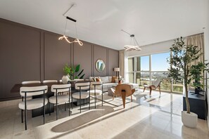 Appartement majestueux | Repas dans la chambre