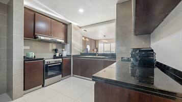 Leilighet – grand | Eget kjøkken | Kjøleskap, mikrobølgeovn, ovn og kokeplater