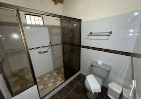 Ducha, artículos de tocador gratuitos, jabón, shampoo