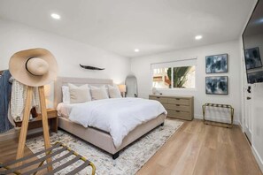 1 bedroom, desk, iron/ironing board, travel cot - The South Bay Retreat - 8 Min Drive to the Beach (Redondo Beach)