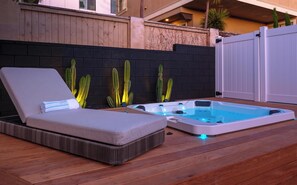 Outdoor spa tub - The South Bay Retreat - 8 Min Drive to the Beach (Redondo Beach)