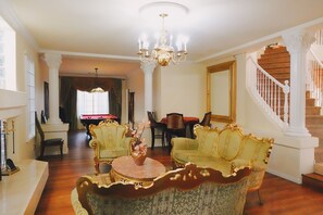 Interior - 5,000 SqFt Villa •Pool, Bar, EV Charging (Las Vegas)