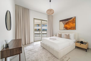 Signature Apartment | In-room safe, desk, laptop workspace, blackout drapes