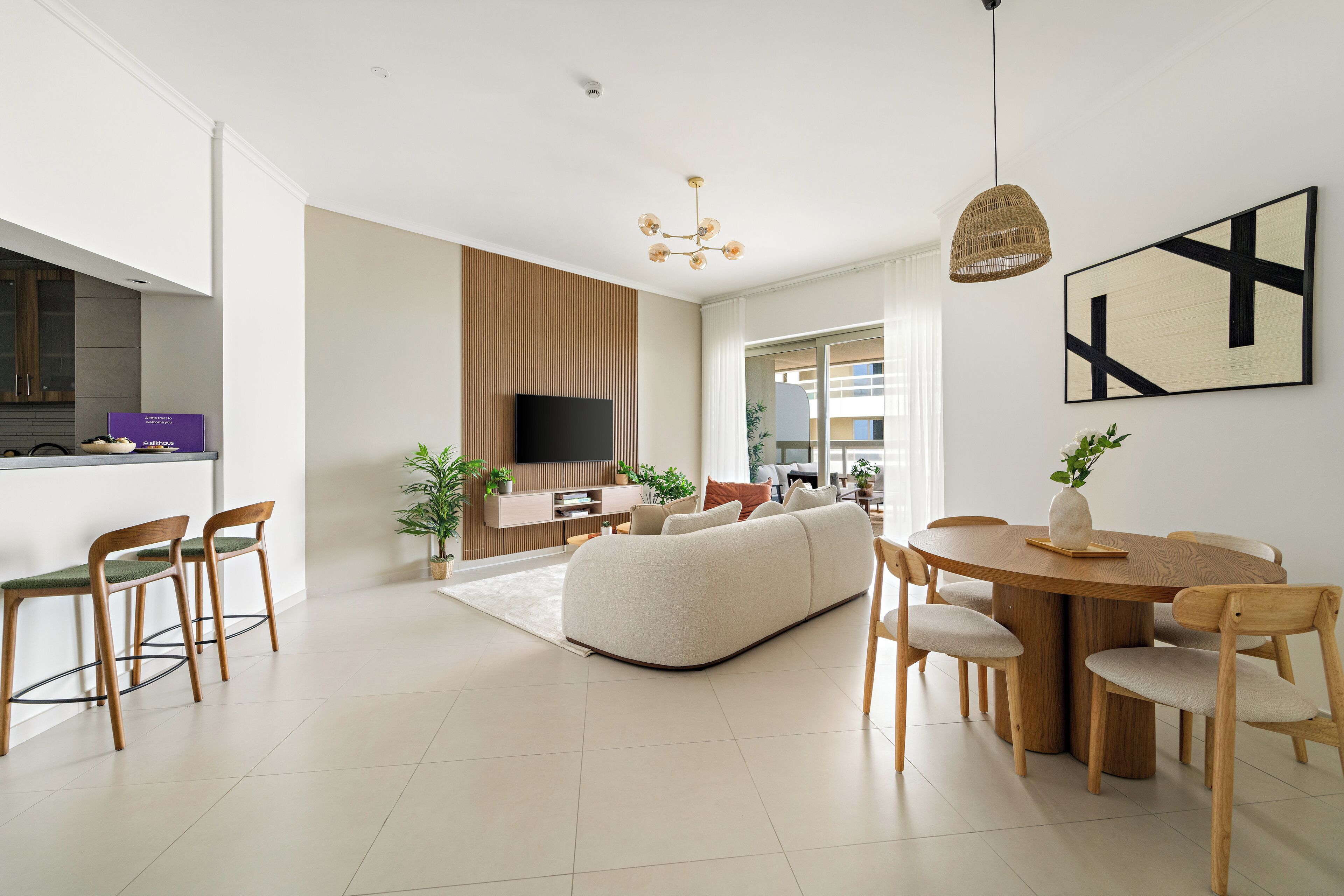 Signature Apartment | Ruang tamu | 50 inci sebuah televisyen pintar dengan digital 