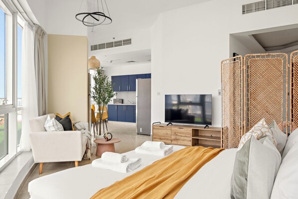 Junior Studio, Balcony, City View | Egyptian cotton sheets, premium bedding, memory foam beds, in-room safe