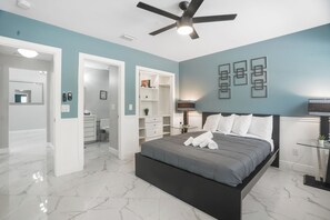 4 Schlafzimmer, Schreibtisch, Bügeleisen/Bügelbrett, kostenloses WLAN